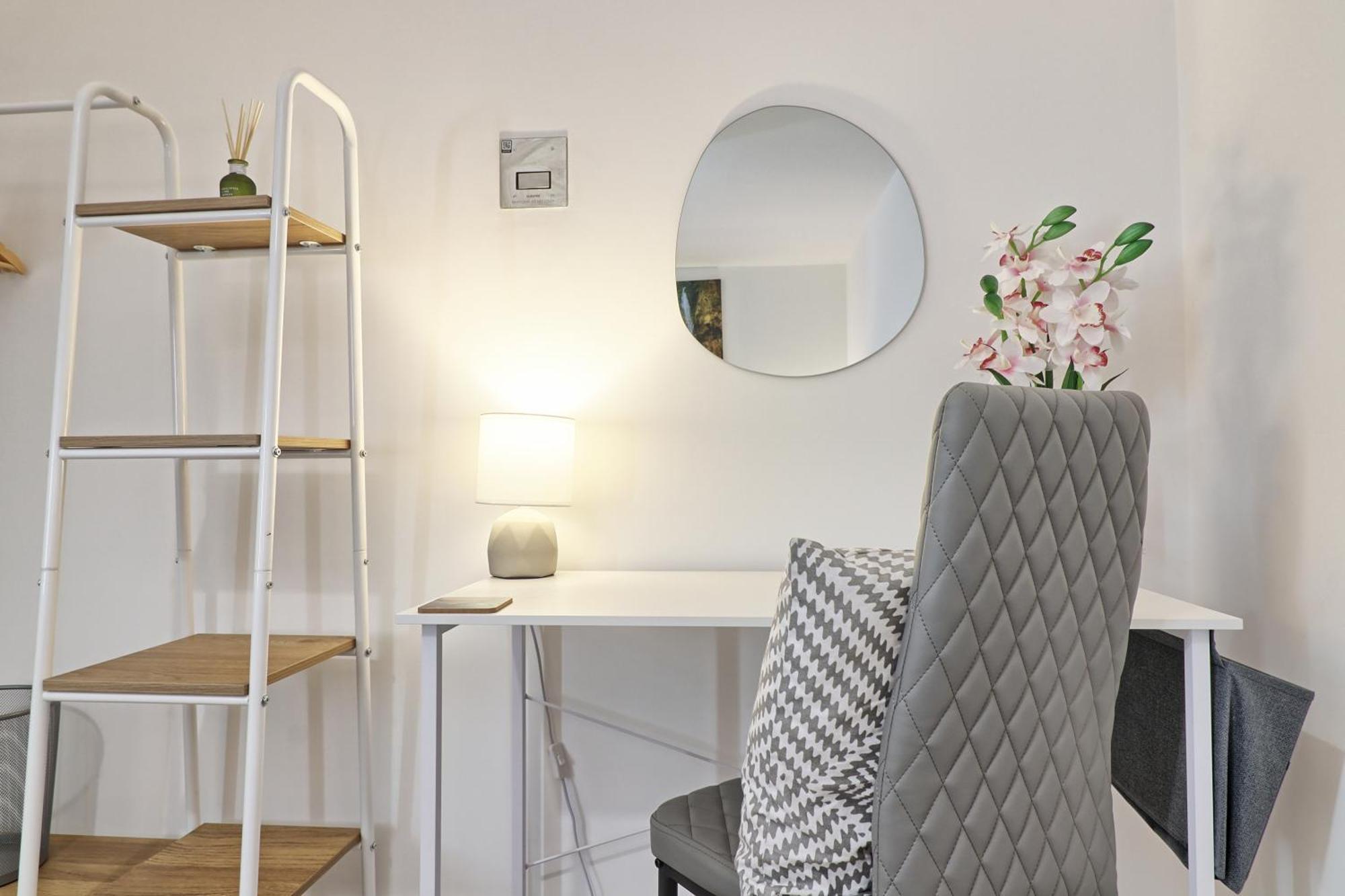 Writtle Massive 4 Bedroom Apartment With Parking In Gorgeous Countryside Location & Short Drive To Chelmsford City Centre Contractors Welcome Ngoại thất bức ảnh