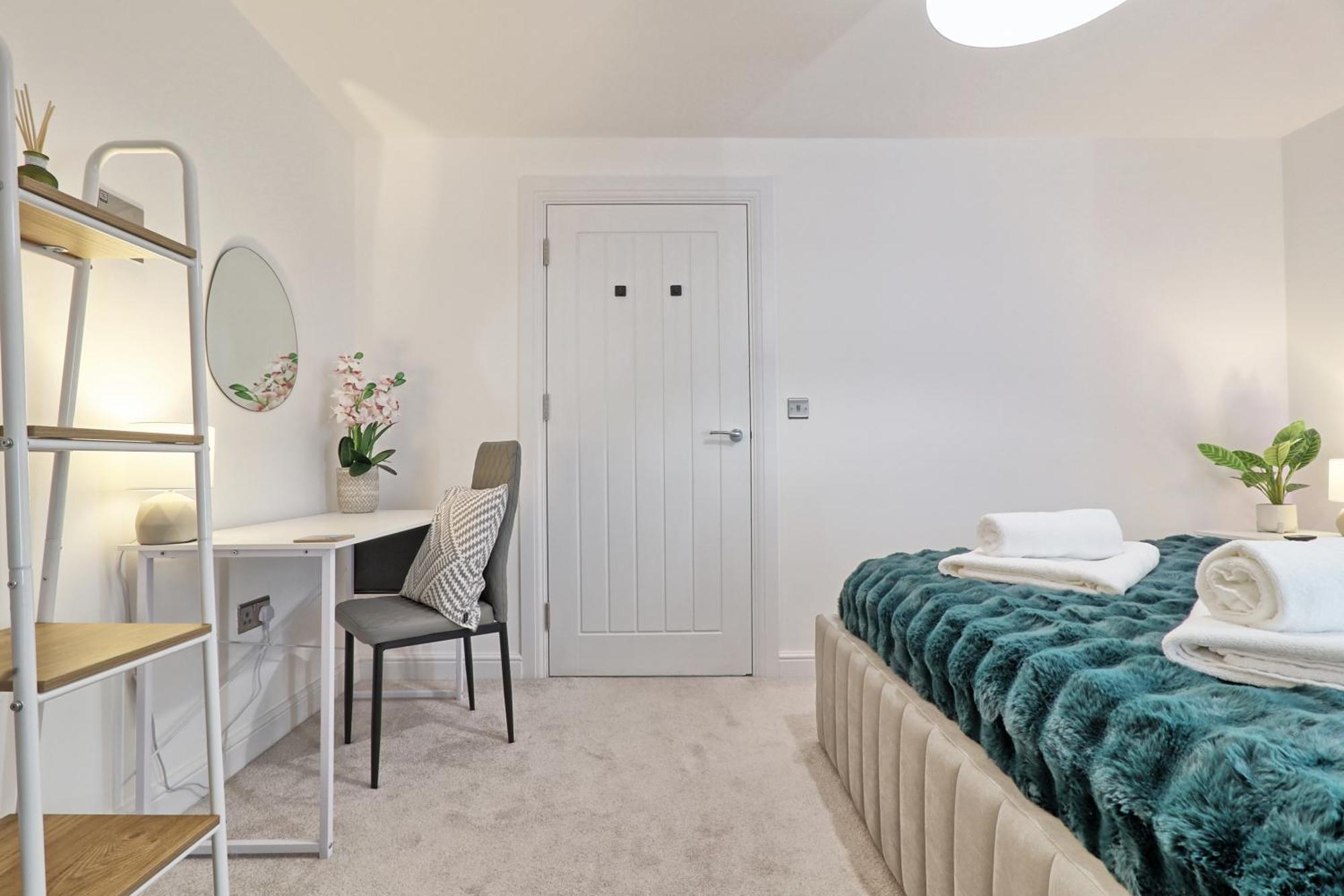 Writtle Massive 4 Bedroom Apartment With Parking In Gorgeous Countryside Location & Short Drive To Chelmsford City Centre Contractors Welcome Ngoại thất bức ảnh
