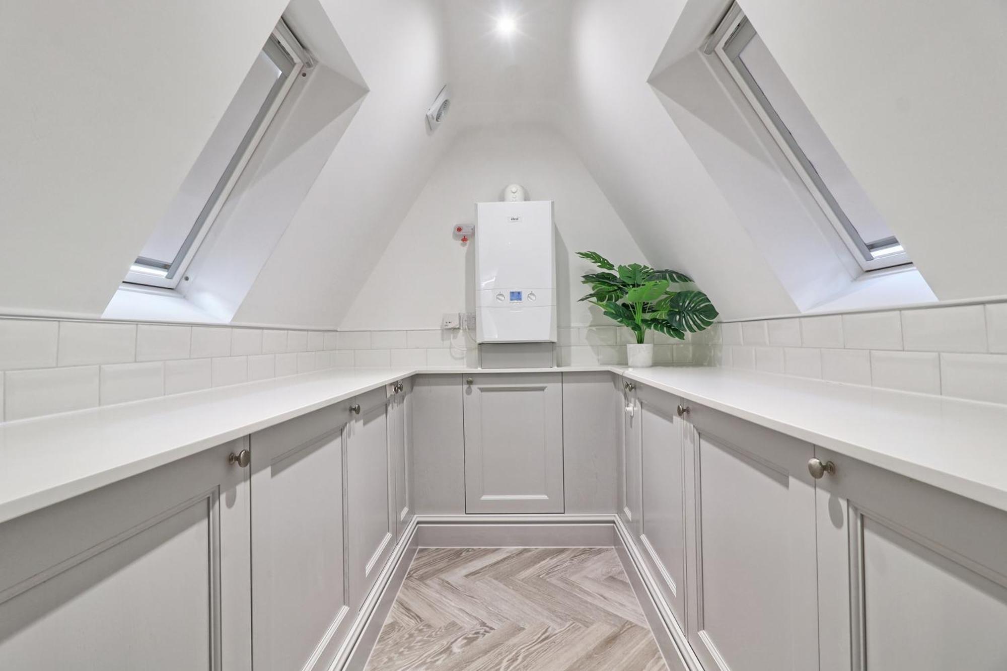Writtle Massive 4 Bedroom Apartment With Parking In Gorgeous Countryside Location & Short Drive To Chelmsford City Centre Contractors Welcome Ngoại thất bức ảnh