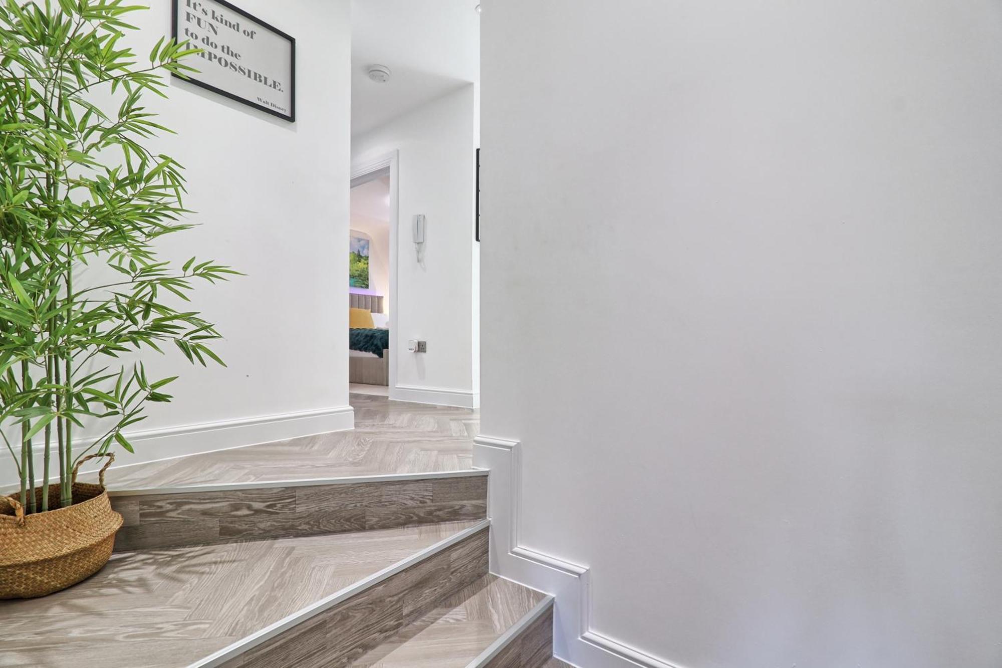 Writtle Massive 4 Bedroom Apartment With Parking In Gorgeous Countryside Location & Short Drive To Chelmsford City Centre Contractors Welcome Ngoại thất bức ảnh