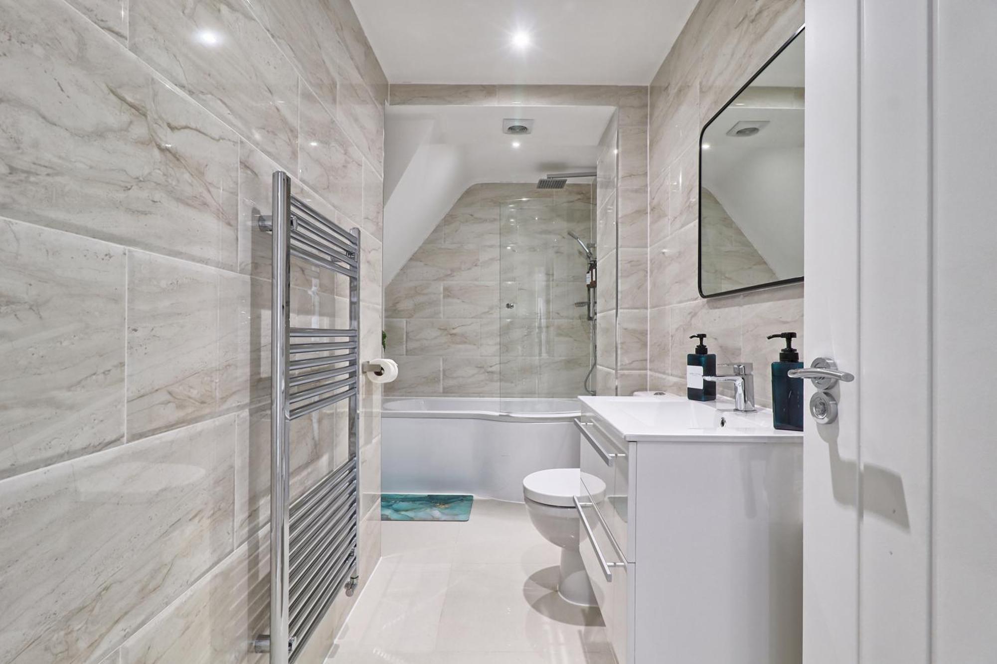 Writtle Massive 4 Bedroom Apartment With Parking In Gorgeous Countryside Location & Short Drive To Chelmsford City Centre Contractors Welcome Ngoại thất bức ảnh